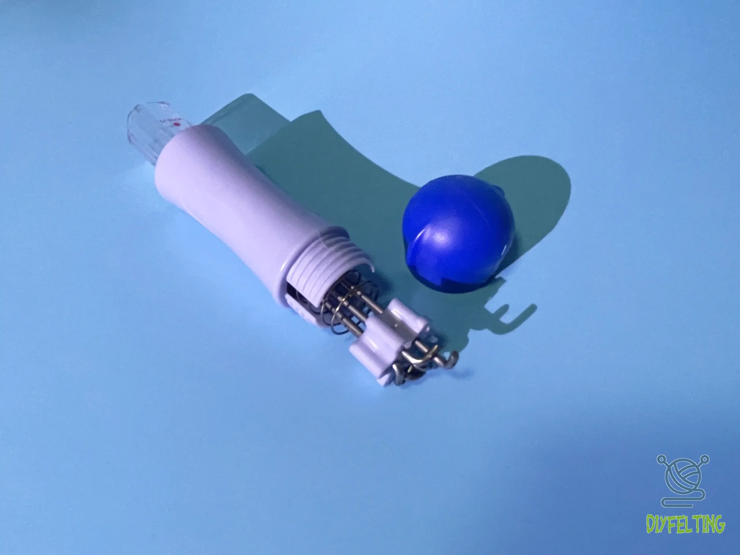 Felting Needle Tool with 7 Needles | Spring-Action Pen with Safety Guard - Image 6