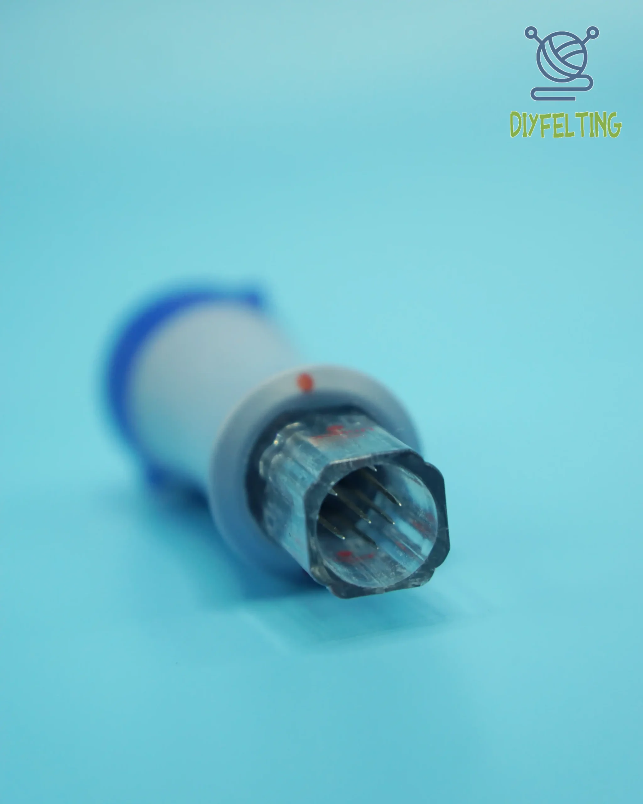 Felting Needle Tool with 7 Needles | Spring-Action Pen with Safety Guard - Image 4